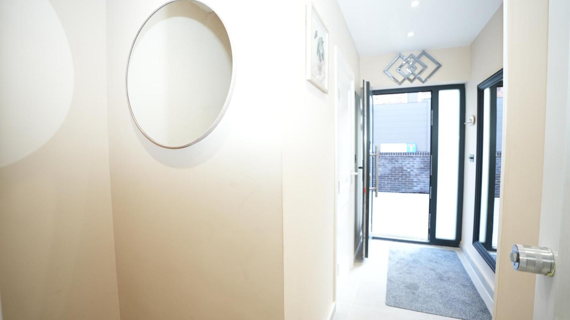 Charming House - Sleeps 5 & Outdoor Space Holiday home London