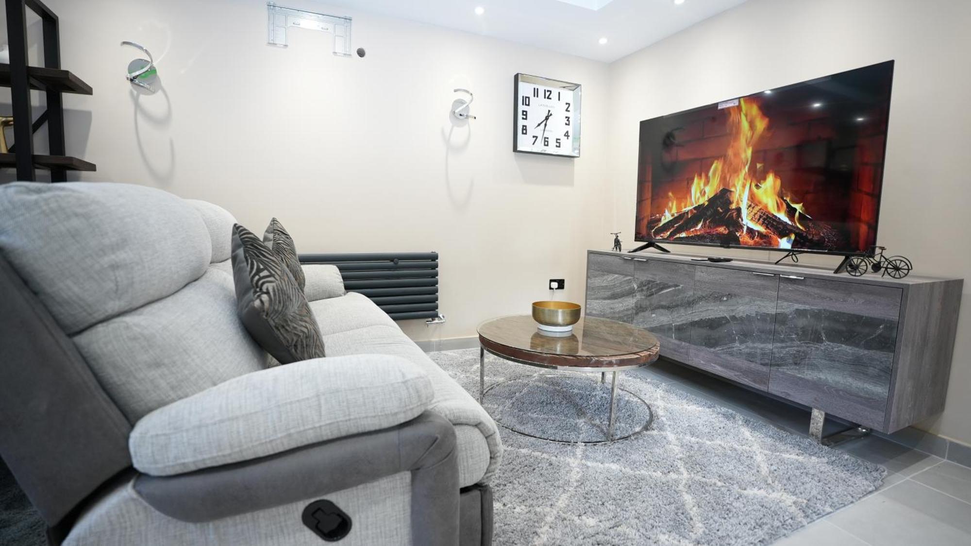 Holiday home Charming House - Sleeps 5 & Outdoor Space London
