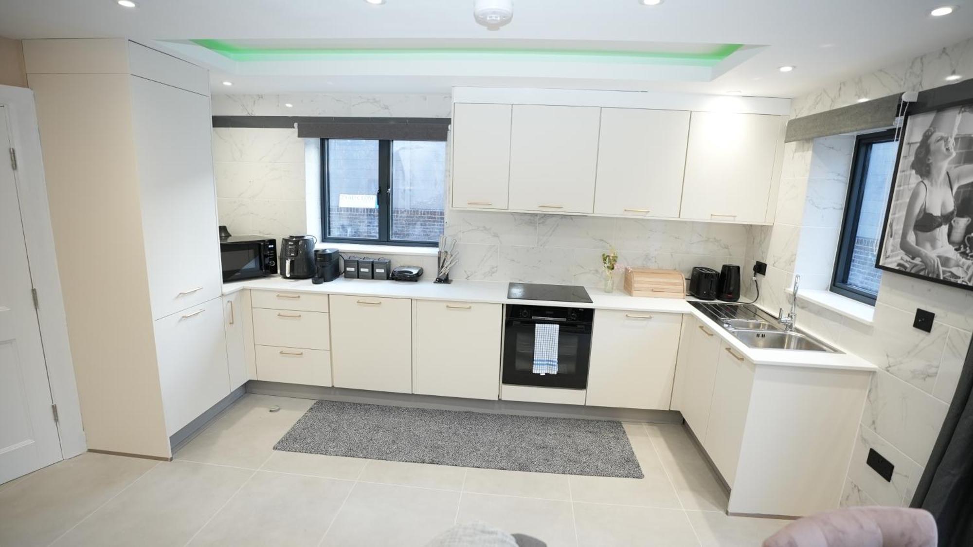 Charming House - Sleeps 5 & Outdoor Space London