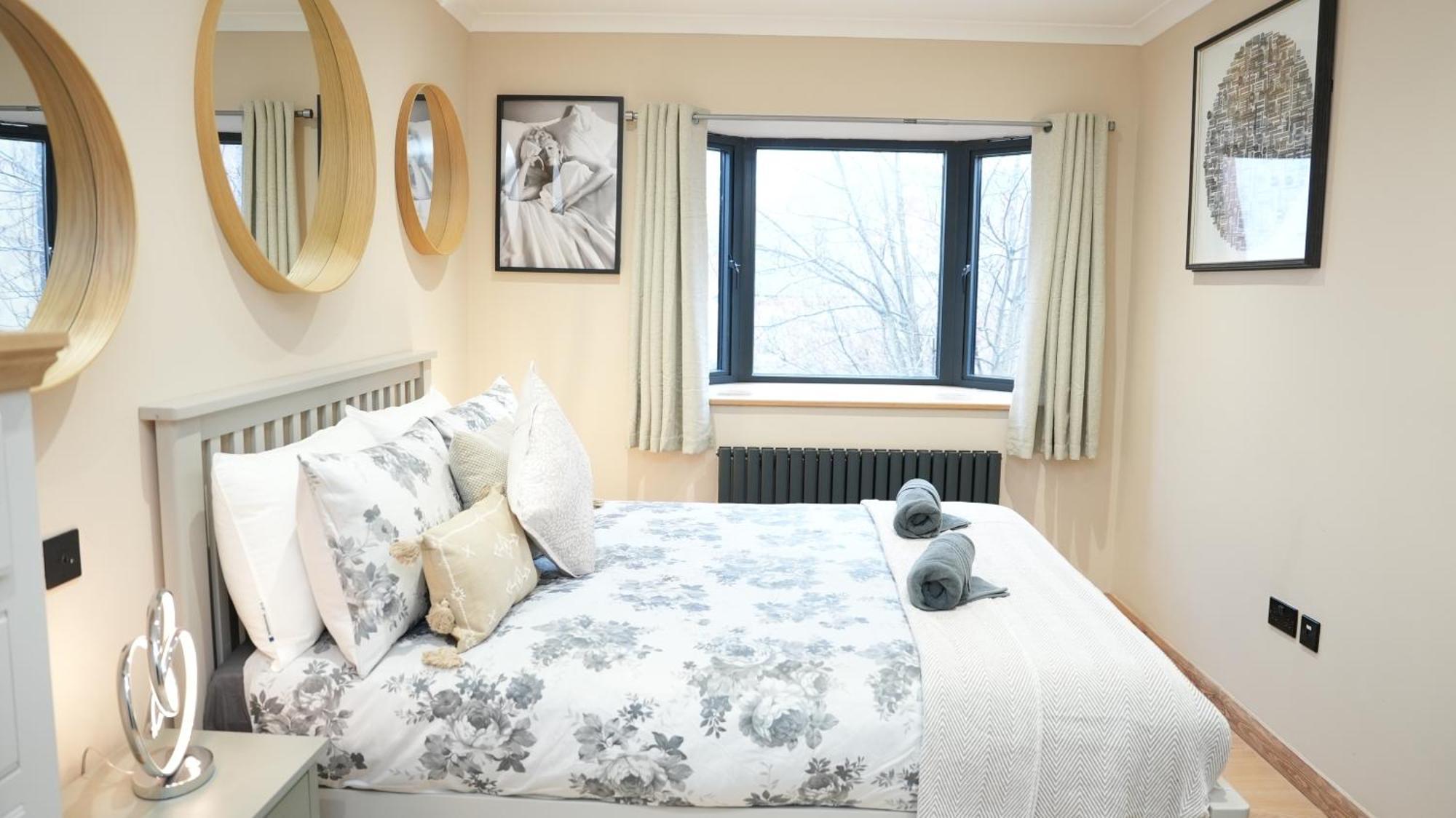 Charming House - Sleeps 5 & Outdoor Space Holiday home London